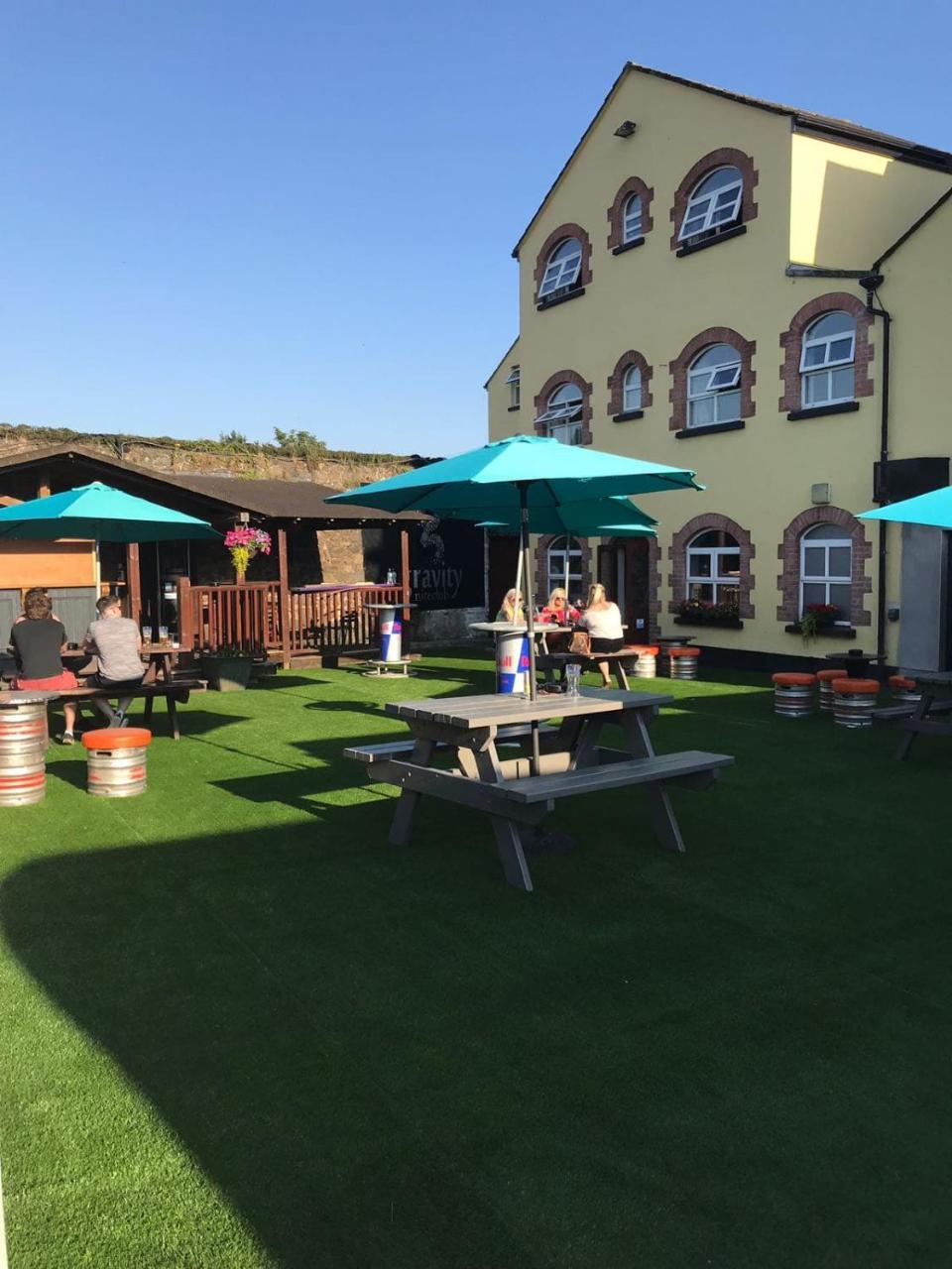 Walsh'S Hotel And Apartments Maghera  Экстерьер фото